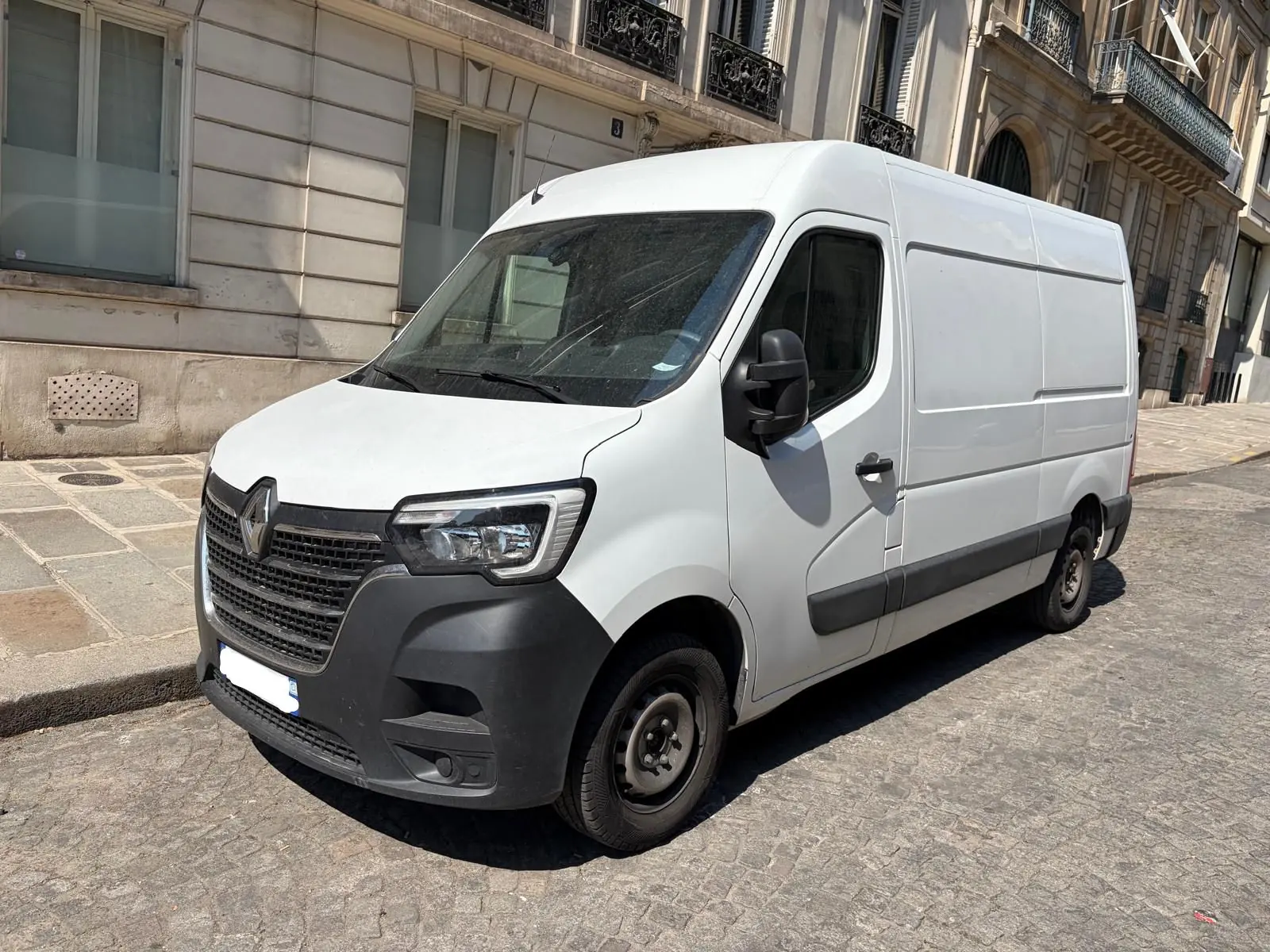 Utilitaire blanc fourni en photo par GFN FRET SERVICES